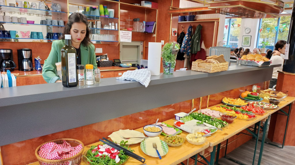 NRW/20251012/Austausch beim Familienfrühstück in Essen (3).png